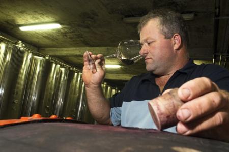 wine_cellar_rouna_-_owner