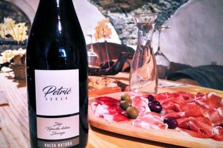 441413Wine-tasting-petric-750x500