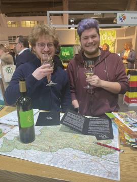 IMG-1c2f2e323e845435fa5b0d915dc9be99-V