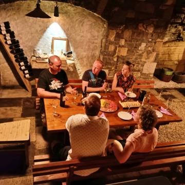 1656887090912_c_crsl_one